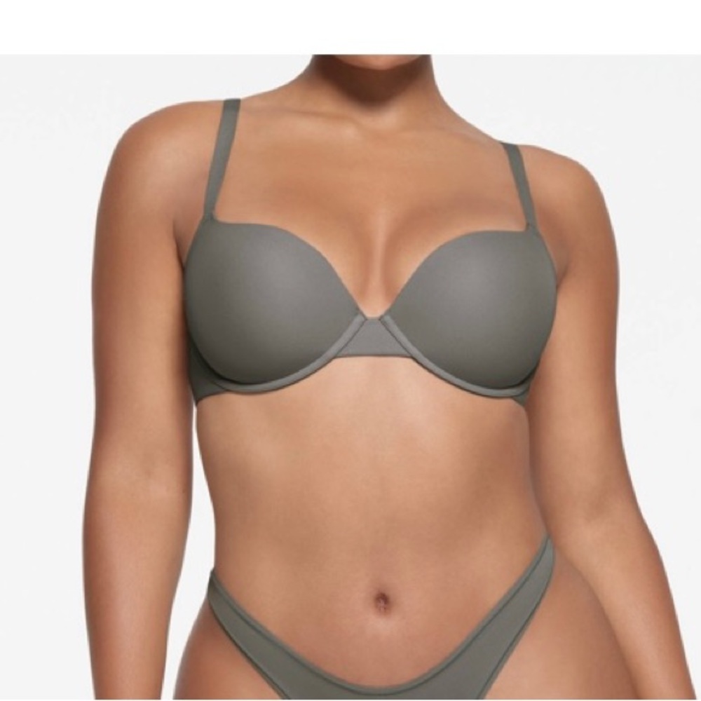 NWT Skims Fits Everybody push-up bra NWT 34B in limited edition Gunmetal Gray